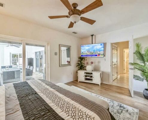 Grosse Kingsize-Betten, TV, eigene Split-Klima in der Palm Suite, Villa FloridaDream